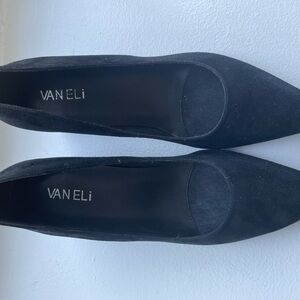 BRAND NEW - Van Eli black suede pointed toe block heel pumps. Size 8.5N